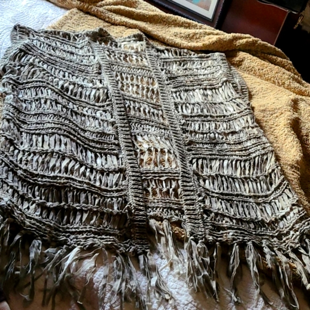 Vest - Picture 2 of 5